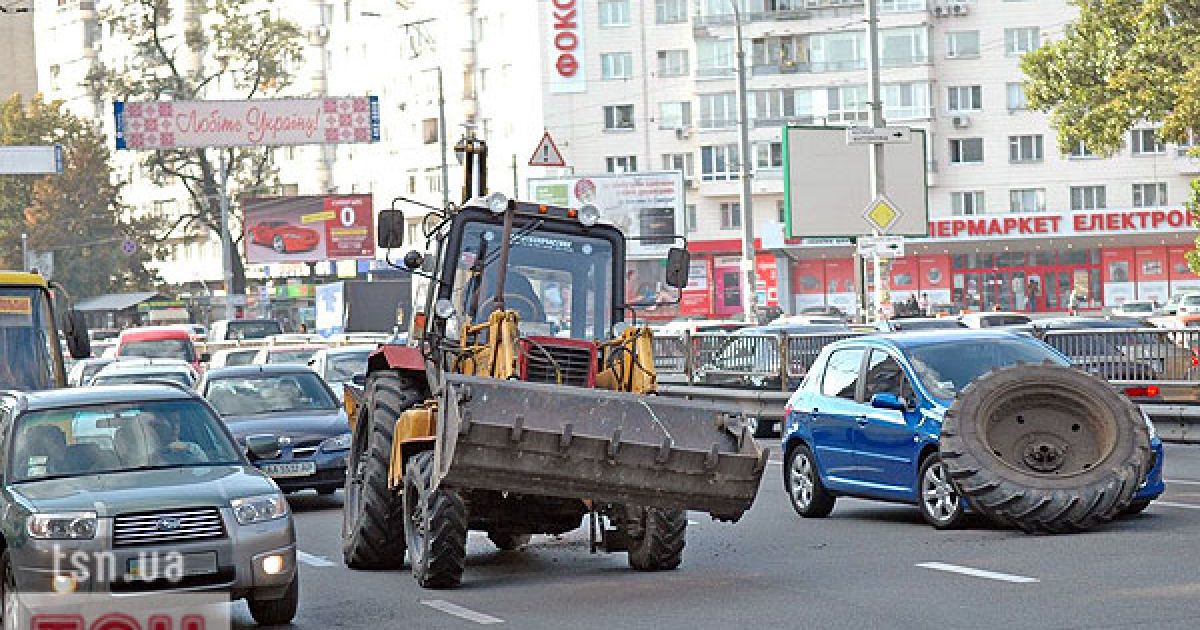 Вранці на Чоколівському бульварі у Києві сталося ДТП.