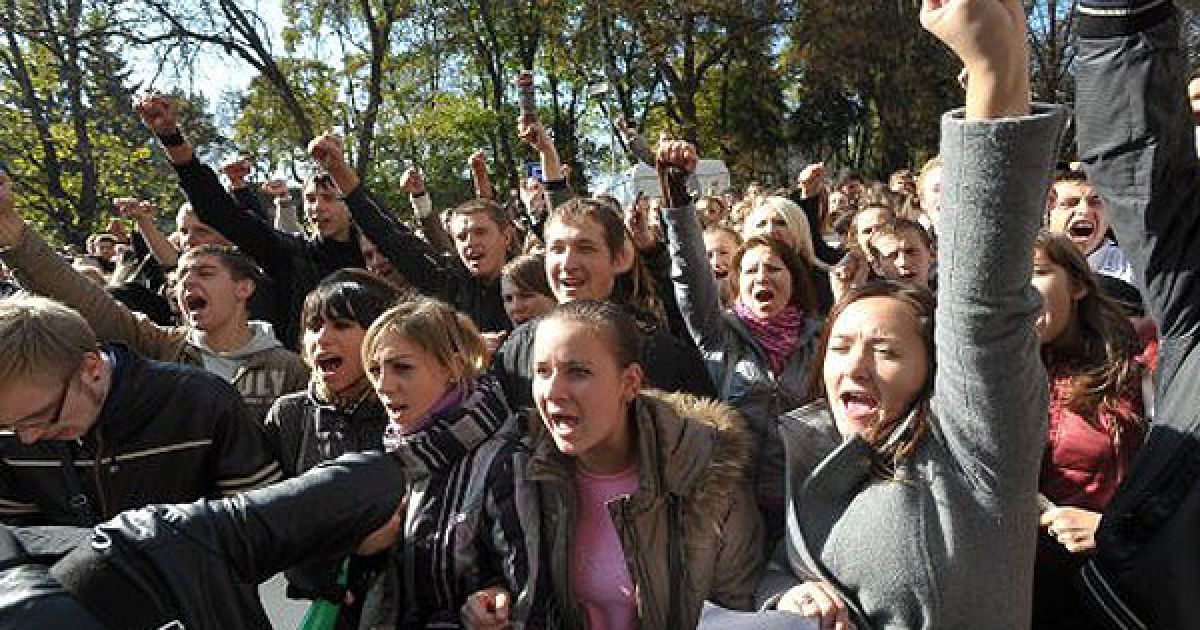 У Києві, Львові, Харкові, Житомирі, Симферополі і Рівному пройшли кількатисячні студентські акції протесту проти постанови Кабінету Міністрів №796, яка вводить платні послуги в університетах. / © УНІАН