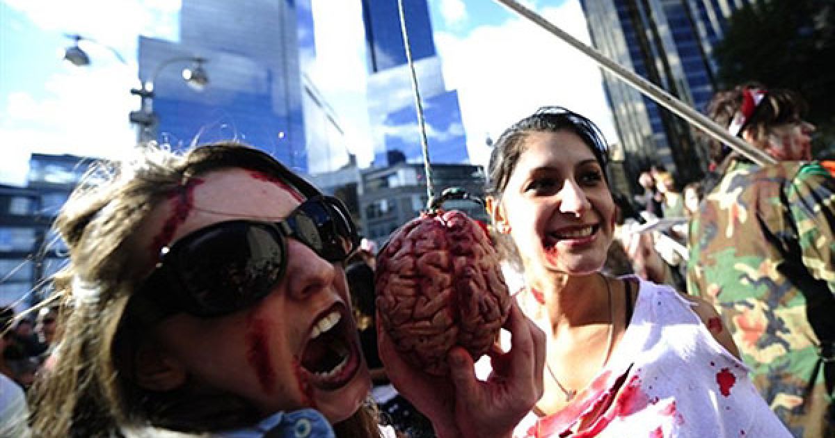 На Манхеттені в Нью-Йорку пройшов щорічний парад зомбі Zombiecon / © AFP