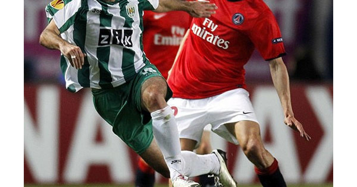 Шантом (ПСЖ) збиває Худоб&rsquo;яка ("Карпати") / © daylife.com