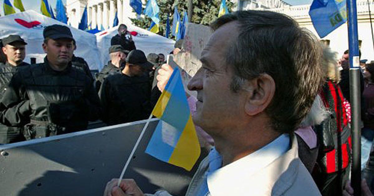 Біля будівлі парламенту провели мітинг прихильників опозиційних політичних сил проти дій чинної влади. / © УНІАН
