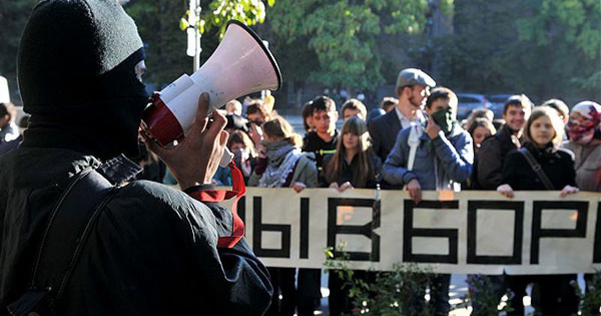 У Києві, Львові, Харкові, Житомирі, Симферополі і Рівному пройшли кількатисячні студентські акції протесту проти постанови Кабінету Міністрів №796, яка вводить платні послуги в університетах. / © PHL.com.ua