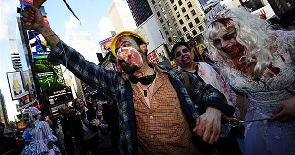 На Манхеттені в Нью-Йорку пройшов щорічний парад зомбі Zombiecon / © AFP