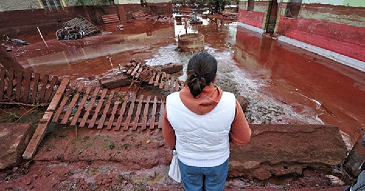 За даними голови місцевих рятувальників Дьєрдя Бакош, після вибуху з резервуара вилилося 600-700 тисяч кубічних метрів токсичних відходів.