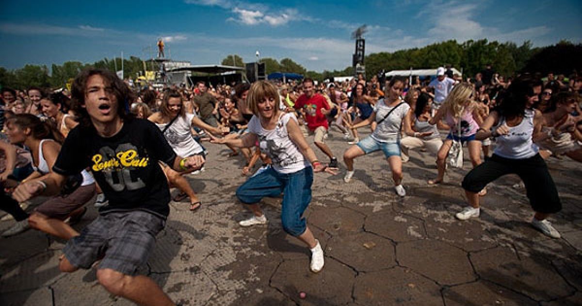 Протягом четвертого дня фестивалю "Sziget-2010" вдбулись виступи легендарного британського гурту "Iron Maiden", співачки Ніни Хаген, гуртів The Cribs, Infected Mushroom, Tankcsapada та інших. / © sziget.hu