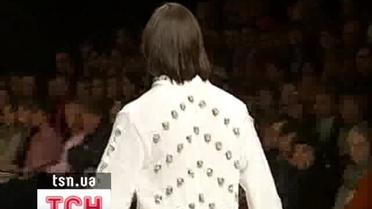 Чоловіки в спідницях та голі феменістки на UFW