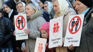 Активісти-противники пропаганди гомосексуалізму часто виходять з протестами на вулиці українських міст