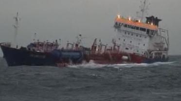 У берегов Франции терпит бедствие грузовое судно с химикатами