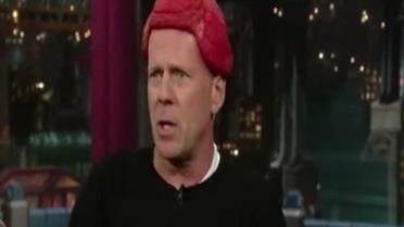 Брюс Уиллис пришел на телешоу с куском мяса на голове