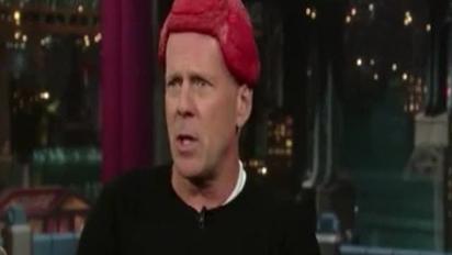 Брюс Вілліс завітав на телешоу зі шматком м'яса на голові