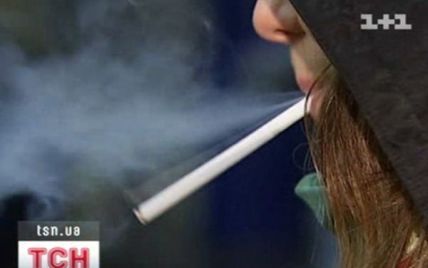 За куріння на зупинках будуть карати тисячними штрафами
