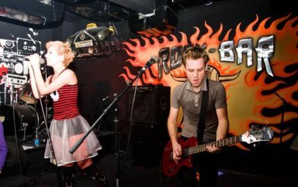 Солістку російського гурту "Барто" викликали в міліцію за пісню про "ментів"