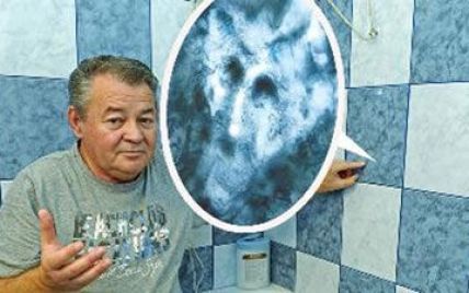 На кахлі у ванній кімнаті угорської родини проявився образ диявола