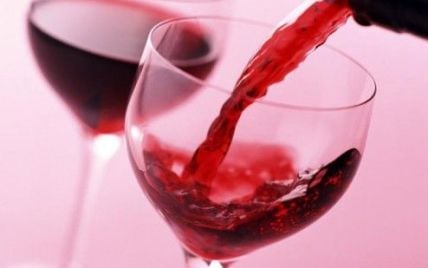 Червоне вино допомогає чоловікам позбутися жиру