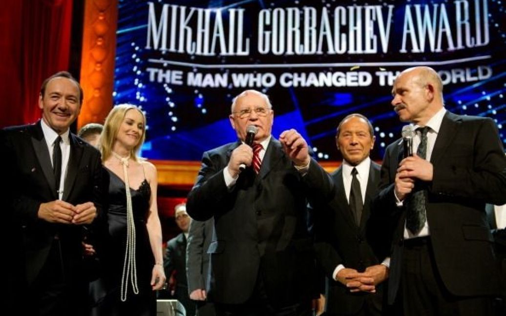 Михайло Горбачов, Шерон Стоун та Пол Анка / © Getty Images/Fotobank