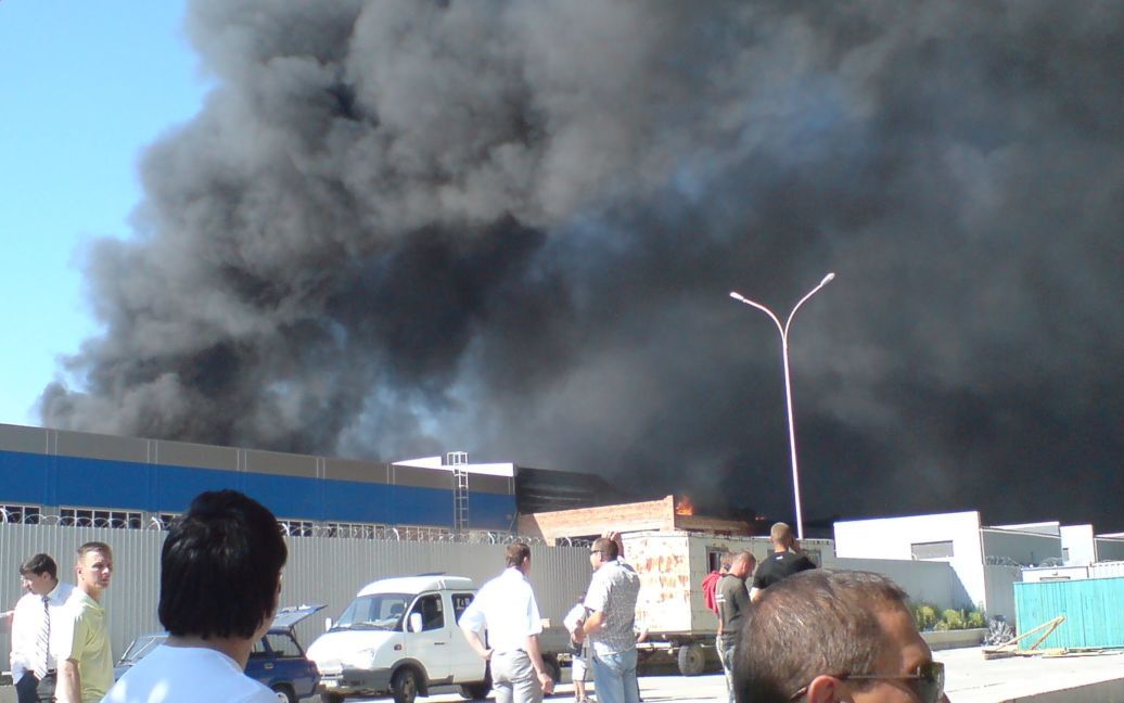 У Броварах сталась масштабна пожежа на складах магазину "Технополіс". / © visioplan.com.ua