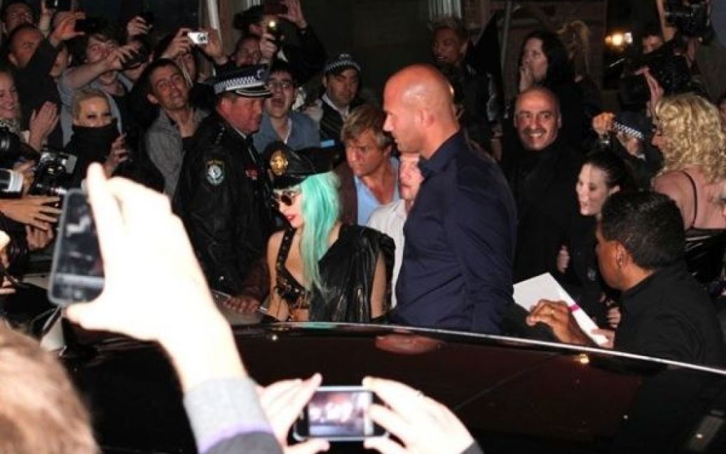 Після концерту Lady GaGa спробували закидати яйцями / © Daily Mail