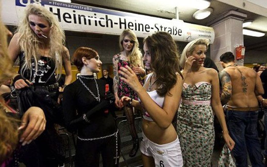 Шоу-показ моди "Underground Catwalk" провели у берлінському метро. / © AFP