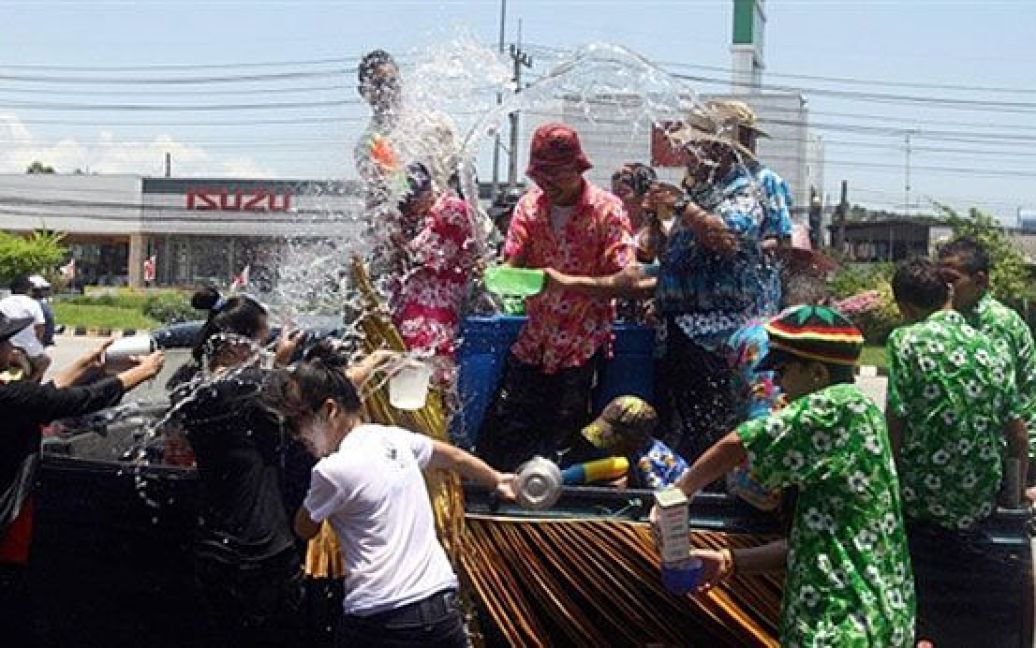 Влаштована в столиці Таїланду десятихвилинна перестрілка водою була внесена до Книги рекордів Гіннесса. / © AFP