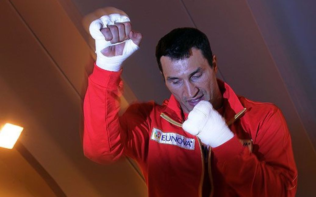 Чемпіон світу в суперважкій вазі за версіями IBF/IBO/WBO Володимир Кличко готується до бою з чемпіоном світу за версією WBA Девідом Хеєм. / © Klitschko / Facebook