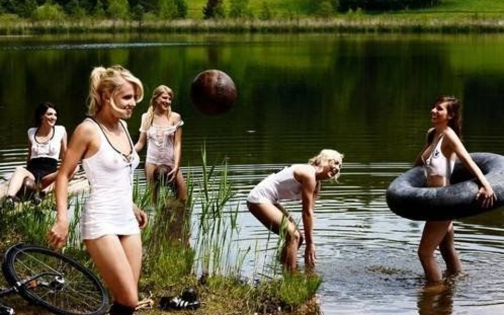 Футболістки збірної Німеччини знялися в еротичній фотосесії для Playboy / © Bild