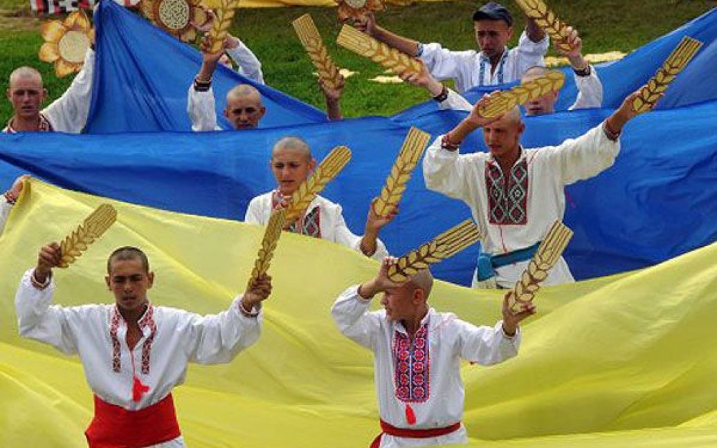 В Куряжській виправній колонії для неповнолітніх імені Макаренка (на Харківщині) провели XX-ий фестиваль художньої самодіяльності "Червона калина" серед засуджених. / © УНІАН