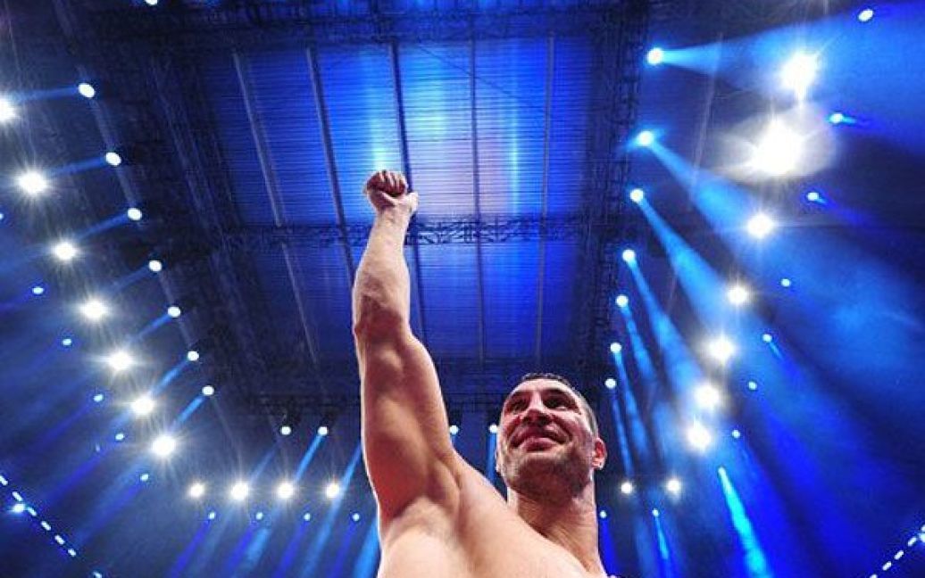 Українець Володимир Кличко став абсолютним чемпіоном світу з боксу, здобувши перемогу над Девідом Хеєм у об&#039;єднавчому поєдинку за пояси IBF/IBO, WBO і WBA. / © AFP