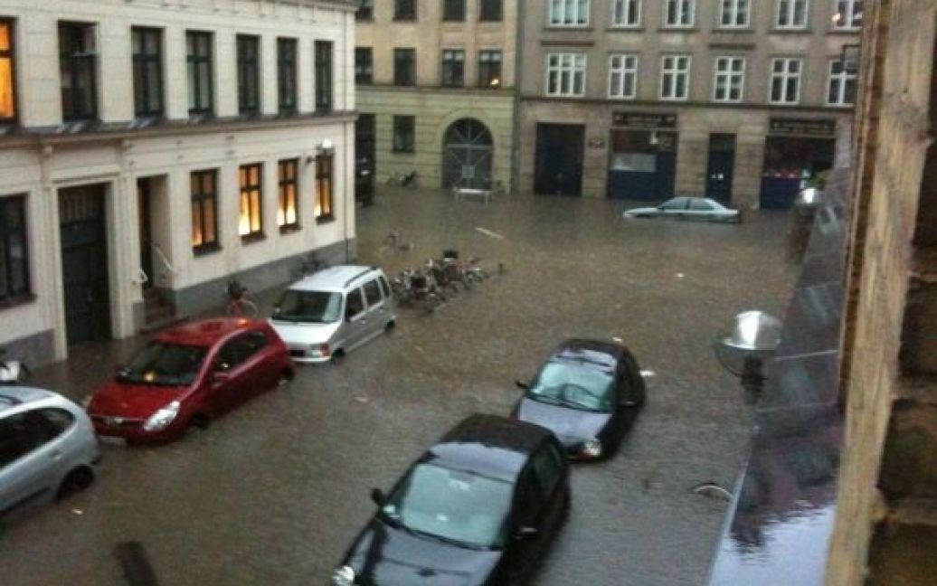 Через затяжні зливи у Копенгагені затопленими виявились сотні будинків, вулиці та підземні переходи. / © forums.white-wolf.com