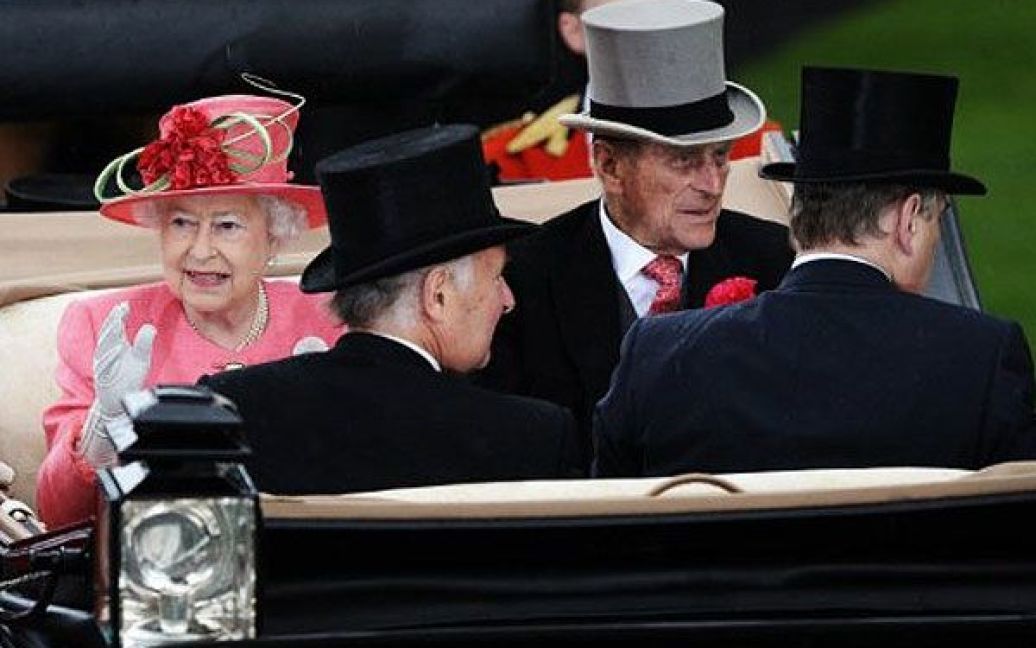 Відкрила королівські скачки Royal Ascot 2011 королева Великобританії Єлизавета ІІ. / © 