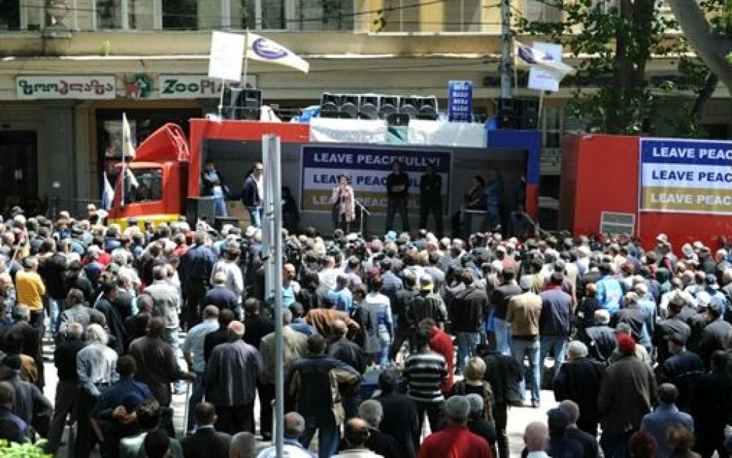 Опозиція Грузії обіцяла проводити мирні акції протесту, доки "президент Михайло Саакашвілі не піде у відставку". / © AFP