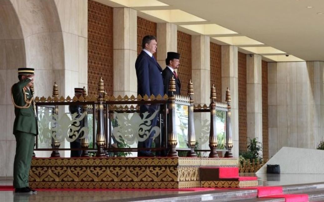 В місті Бандар-Сері-Бегаван Янукович зустрівся із султаном Брунею Даруссалам Хассаналом Болкіяхом. / © Офіційний сайт Президента України