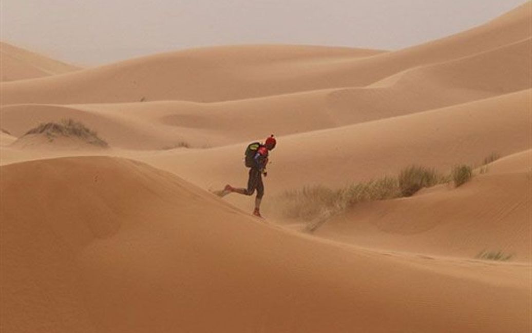 Піщаний марафон в Марокко проходить в пустелі Сахара. / © AFP