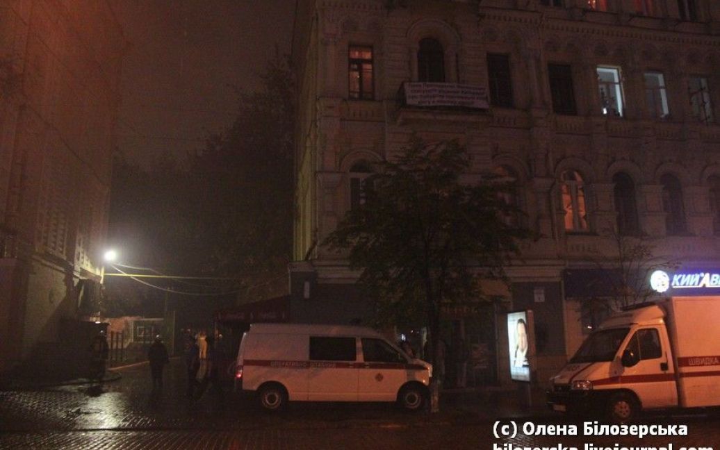 За повідомленням очевидців, люди розбігалися в паніці, метро заслонило димом. / © bilozerska.livejournal.com