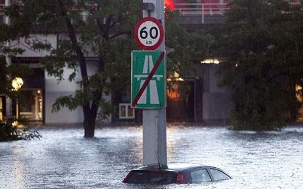Через затяжні зливи у Копенгагені затопленими виявились сотні будинків, вулиці та підземні переходи. / © daylife.com
