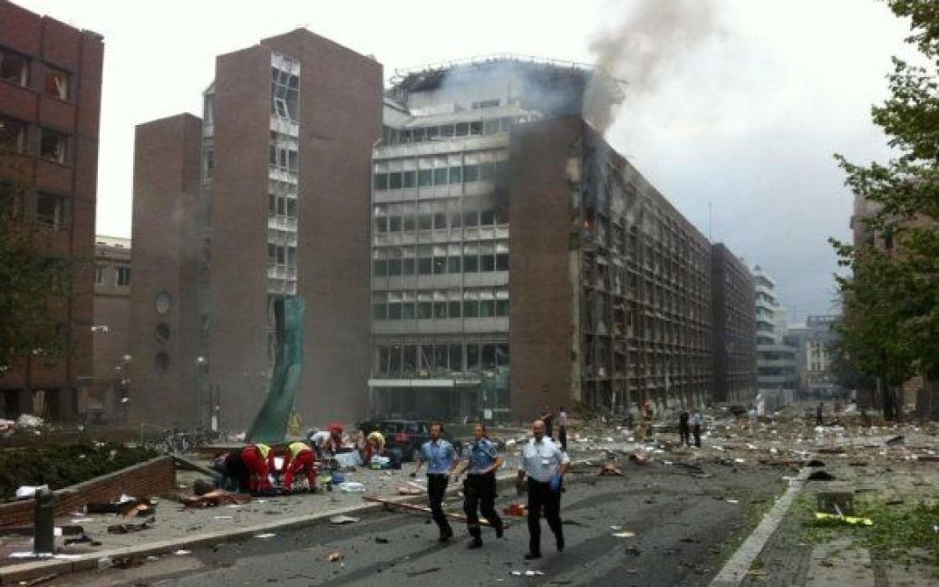 В результаті вибуху поруч з урядовою будівлею в столиці Норвегії Осло загинули семеро людей, 15 отримали поранення. / © drugoi.livejournal.com