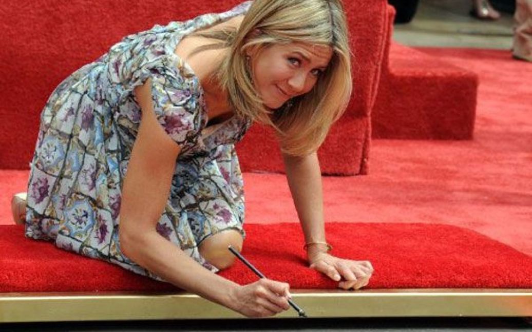 Відома актриса Дженніфер Еністон отримала свою зірку на голлівудській Алеї Слави. / © AFP