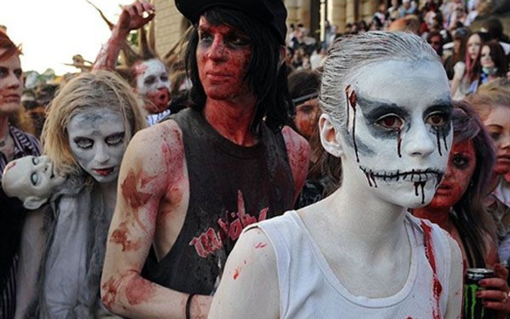 В столиці Чехії Празі сотні людей взяли участь у традиційному "Параді зомбі" / © AFP