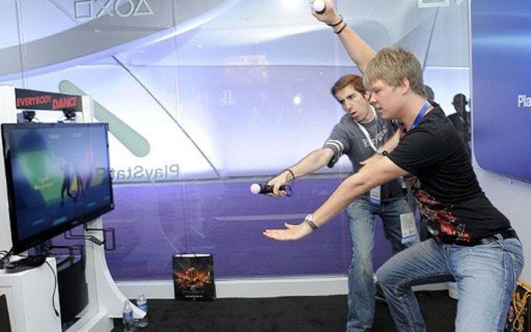 США, Лос-Анджелес. Геймери грають у Playstation під час виставки Electronic Entertainment Expo у Лос-Анджелесі, штат Каліфорнія. / © AFP