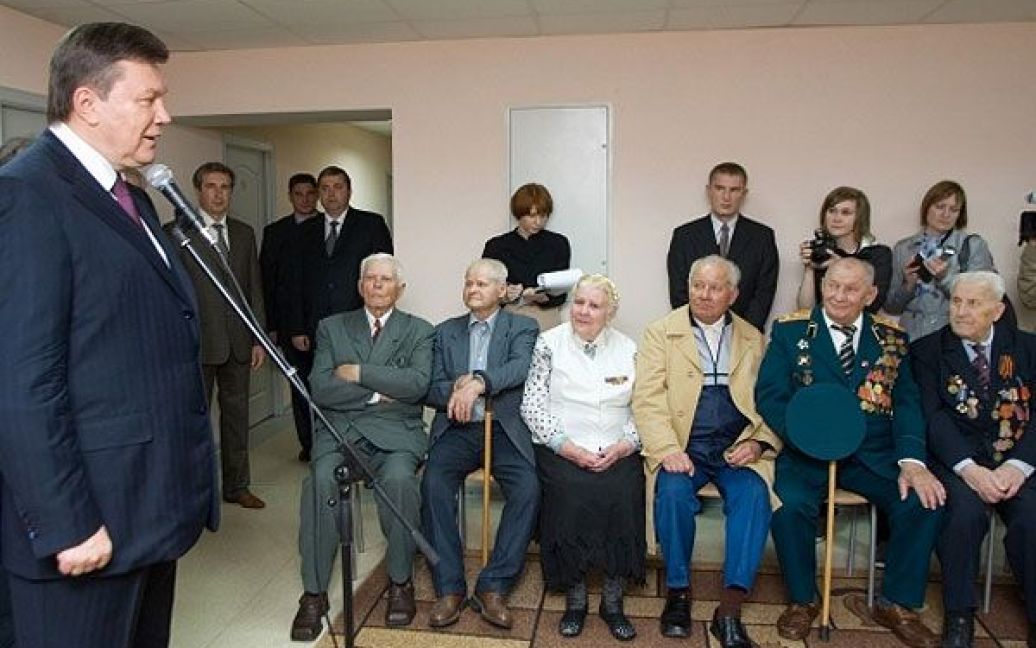 Під час відвідання Українського державного медико-соціального центру  у селі Циблі на Київщині / © President.gov.ua