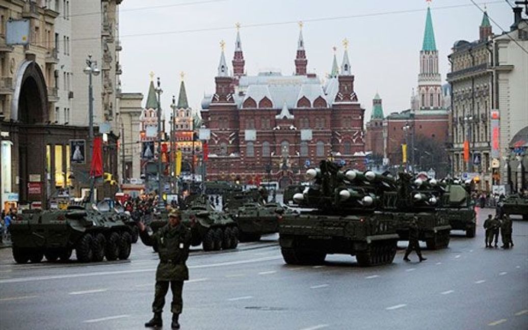 На Красній площі у Москві провели другу нічну репетицію параду Перемоги. / © AFP