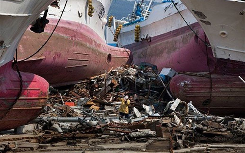 Японія, Кесеннума. Чотири кораблі, які зазнали катастрофи під час руйнівного цунамі в місті Кесеннума, префектура Міягі. / © AFP