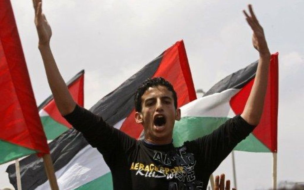 Палестинці масово відзначають День накба, або "День катастрофи" - дату створення держави Ізраїль. Демонстрації переростають у збройні сутички. / © AFP