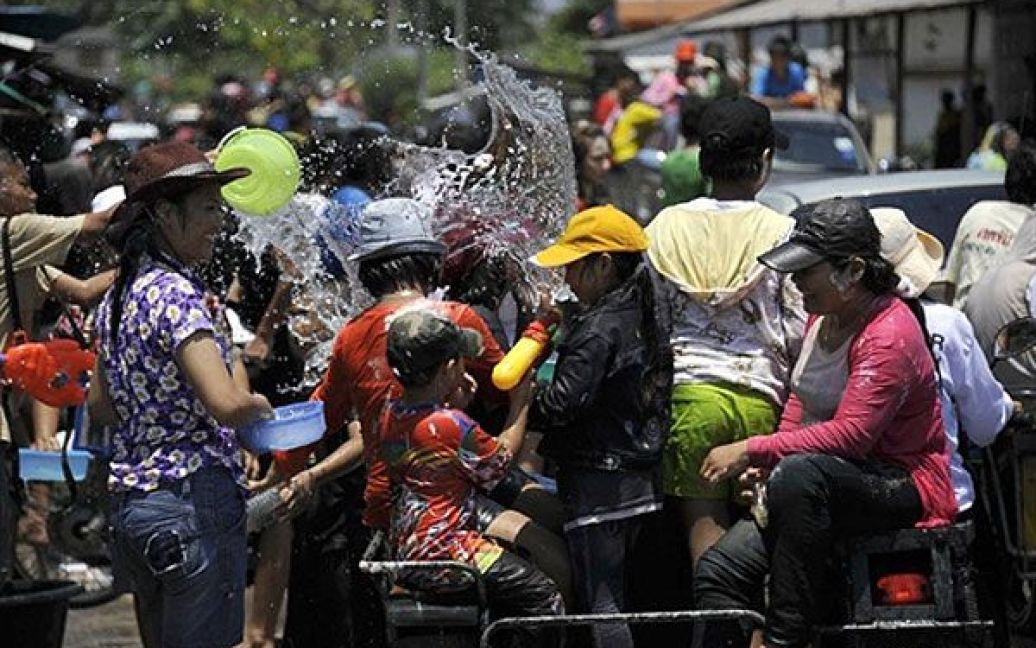 У Бангкоку 3,5 тисячі осіб влаштували перестрілку водяними пістолетами / © AFP