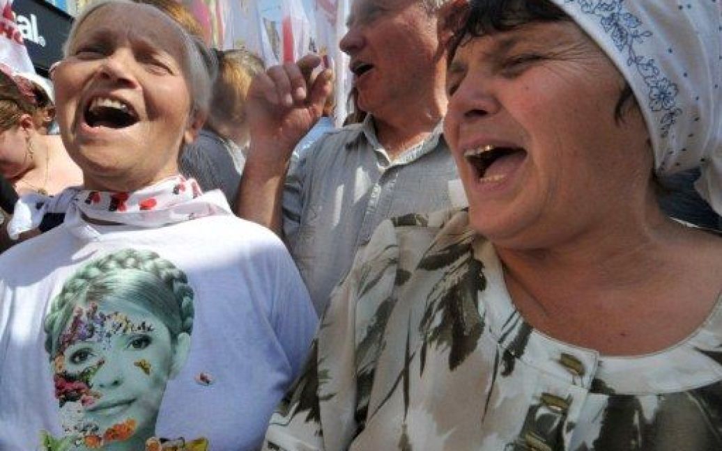 Перед Печерським судом в Києві, де слухається газова справа Тимошенко, зібралися тисячі прибічників екс-прем&#039;єра. / © AFP