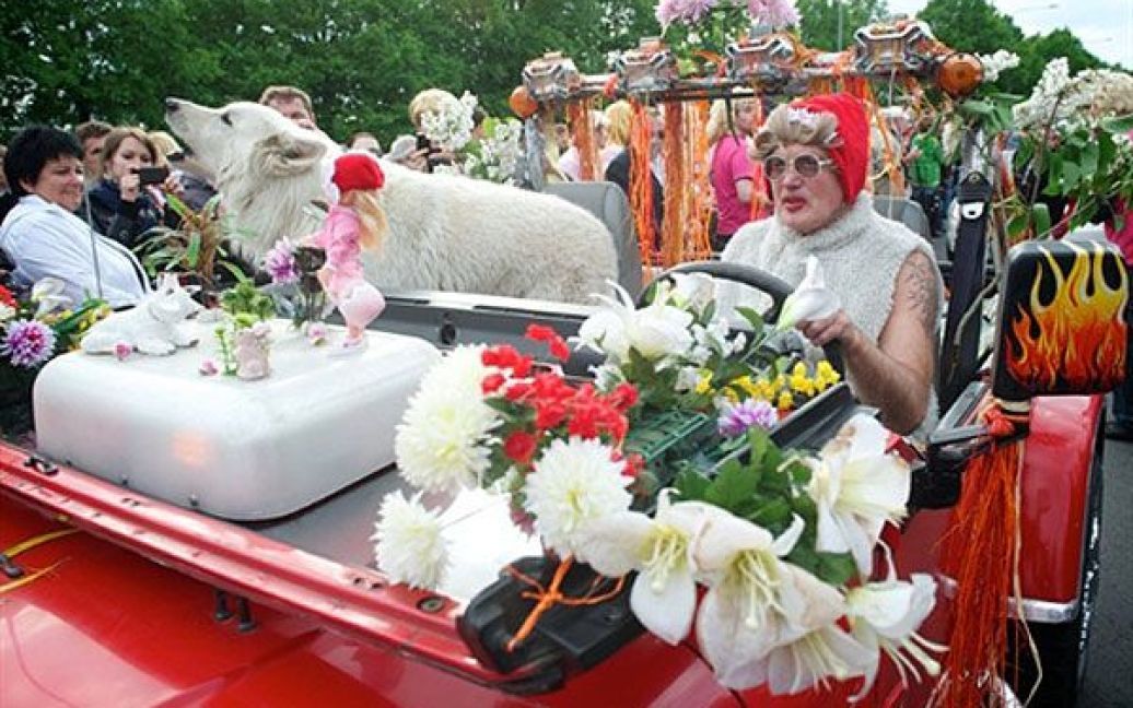 В Ризі провели парад білявок, присвячений Міжнародному дню блондинки / © AFP