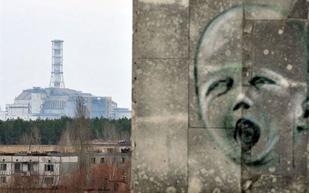 Україна, Прип&#039;ять. Малюнок-графіті на стіні у місті-привиді Прип&#039;ять біля четвертого ядерного реактора колишньої Чорнобильської АЕС, аварія на якій у 1986 році стала найгіршою ядерною катастрофою у світі. / © AFP
