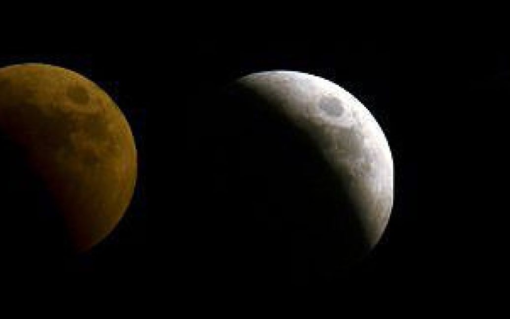 Мільйони людей по всій Землі цієї ночі мали можливість побачити рідкісне природне явище &mdash; повне місячне затемнення. / © AFP