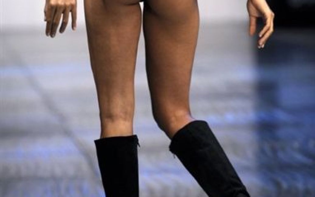Аргентина, Буенос-Айрес. Модель демонструє білизну від аргентинського дизайнера Марсела Корі на тижні високої моди в Буенос-Айресі. / © AFP