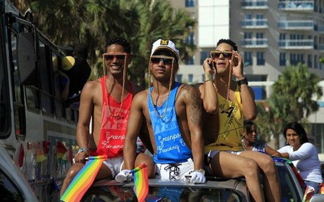 Домініканська Республіка, Санто-Домінго. Учасники яскравого щорічного гей-параду "Малекон" у Санто-Домінго. / © AFP