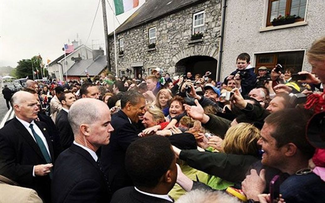 Президент США Барак Обама почав турне країнами Європи з візиту до ірландського містечка Монігалл, де жили його предки по материнській лінії. / © AFP